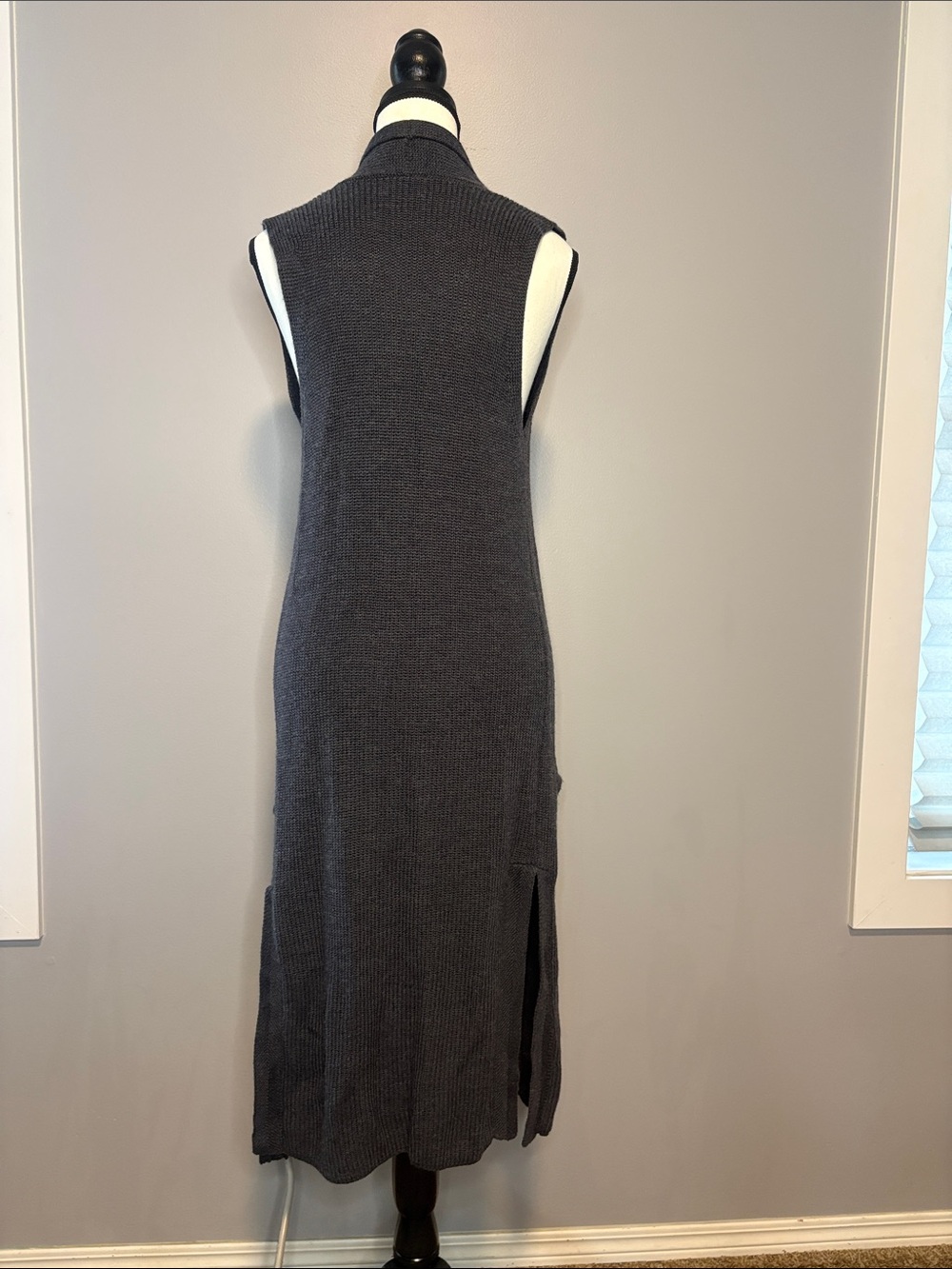 Wilfred Aritzia Sleeveless Open-Front Long Knit Vest - Charcoal size small - Picture 4 of 9